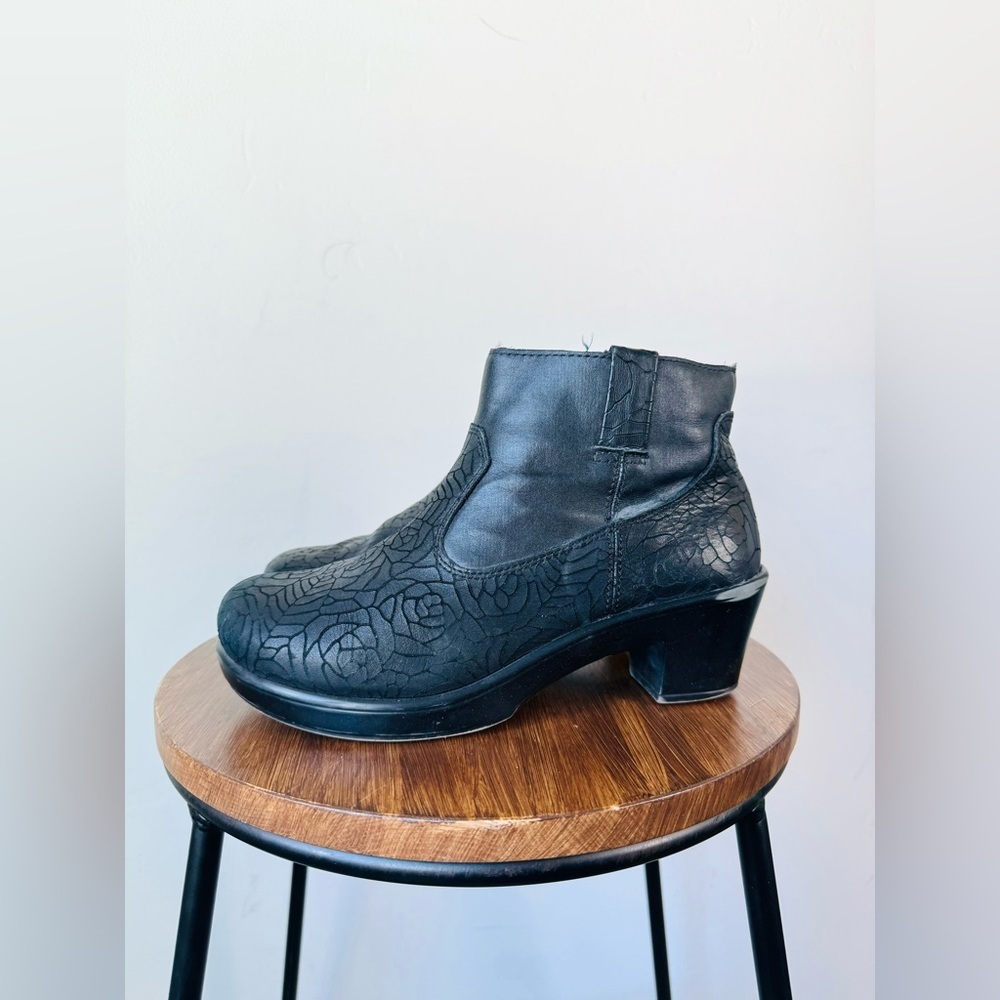 Alegria hayden black floral notes ankle boots woman’s size 37 EU